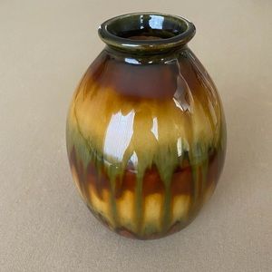 Decorative pottery vase